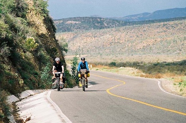 2 glade cyklister i det nordlige Baja